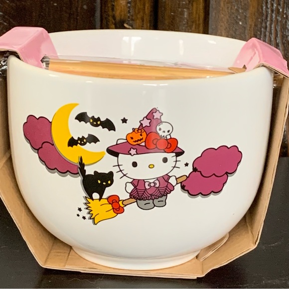 Hello Kitty Witch Flying on Broom with Black Cat 20oz Halloween Noodle Bowl Set - Picture 3 of 10